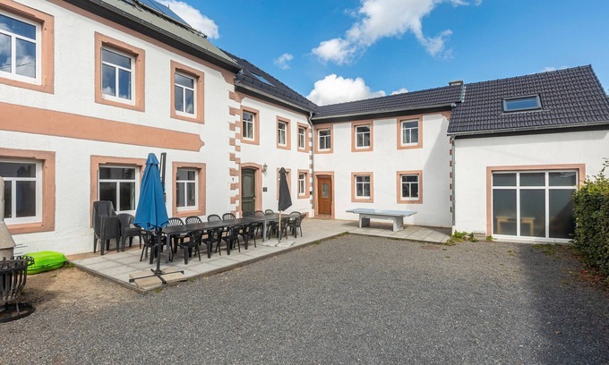 Rodershausen House | Holiday Home 'Rodershausen' with Private Terrace and Wi-Fi