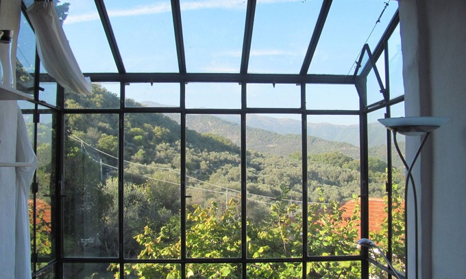 Dolcedo House | Holiday Home 'Romantisches Casa Limone' with Sea View, Private Terrace and Wi-Fi