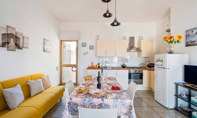 Torre Lapillo House | Holiday Home 'Summer Sunshine Private Villa' with Sea View, Wi-Fi and Air Conditioning