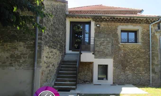 Montoison House | Holiday Home 'Syrah' with Wi-Fi and Air Conditioning