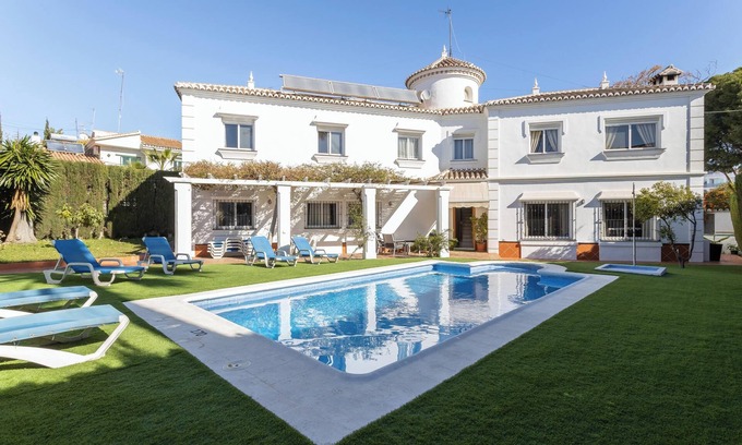 Nerja City Centre House | Holiday Home ‘Villa Eden Nerja’ with Mountain View, Pool, Garden & Terraces