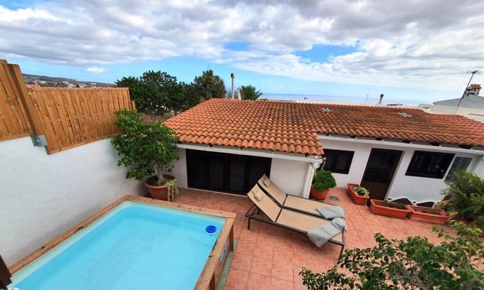 Telde House | Holiday Home 'Villa Floti With Sea View' with Sea Views, Wi-Fi and Air Conditioning