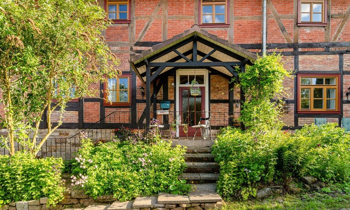 Oedelsheim House | Holiday Home 'Villa Gottstreu' with Private Terrace, Private Garden and Wi-Fi