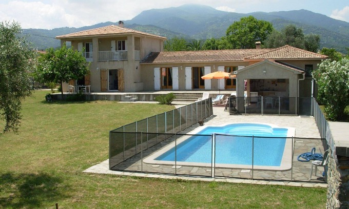 Querciolo House | Holiday home "Villa Miramonte" with mountain view