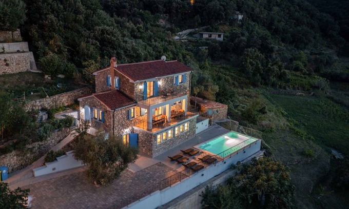 Rab Town House | Holiday home with pool and air conditioning