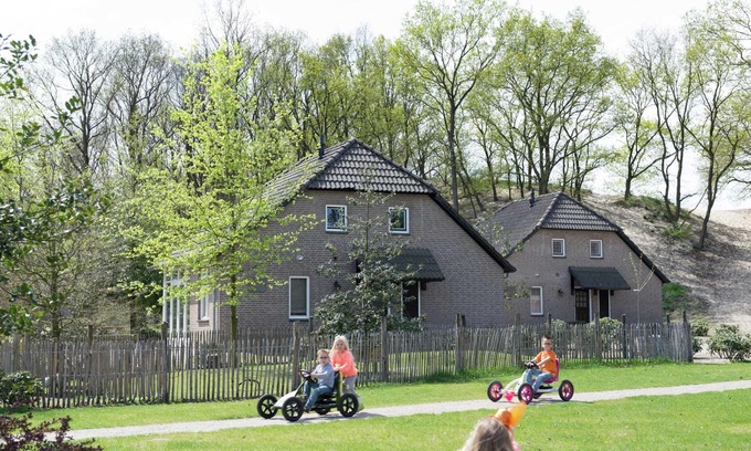 Uden Cottage | Holiday Home With a Terrace at Bedafse Bergen