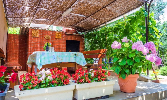 Pula House | Holiday home with air conditioning and barbecue terrace