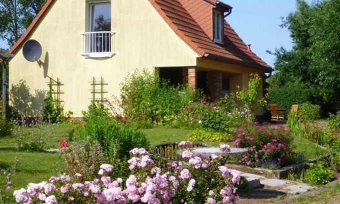 Niendorf Apartment | Holiday home with lots of peace and quiet - 3-room holiday home with lots of peace and quiet (1 - 5 pers.)