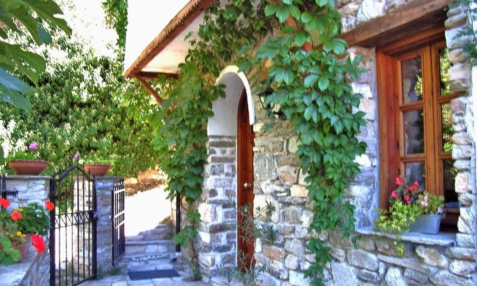 Kazaviti House | Holiday home with sea view in the mountain village of Kazaviti.