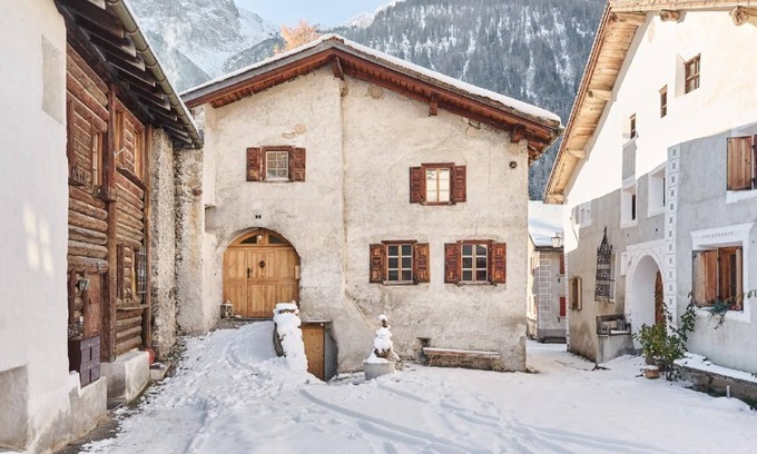 Berguen House | Holiday house Bergün/Bravuogn for 1 - 6 persons with 3 bedrooms - Detached holiday house