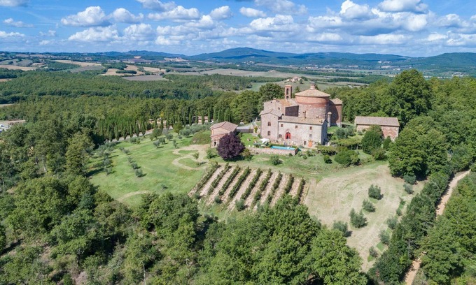 Chiusdino House | Holiday house Chiusdino for 1 - 12 persons with 6 bedrooms - Holiday home