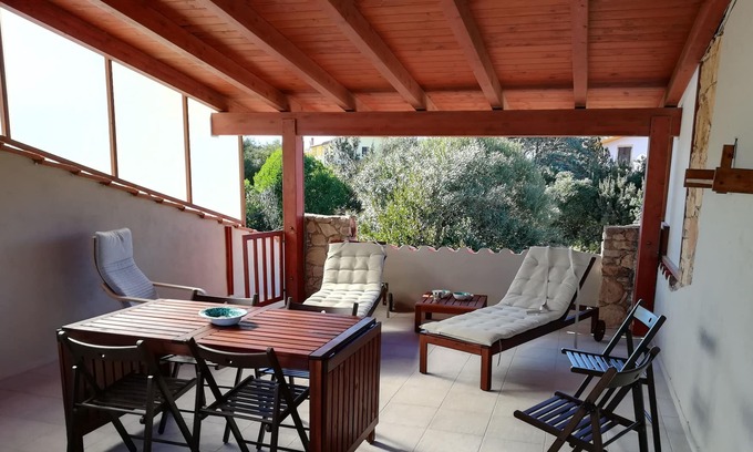 Sa Rocca Tunda Apartment | Holiday house "da Marty & Ale" 200 mt. from the beach, terrace, garden.