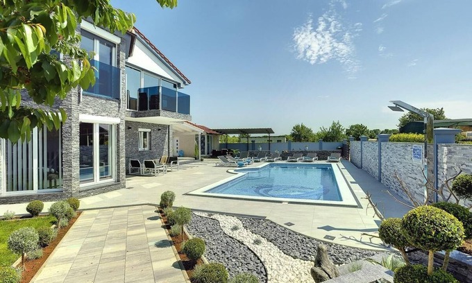Valbandon House | Holiday house Fažana for 1 - 10 persons with 4 bedrooms - Holiday home