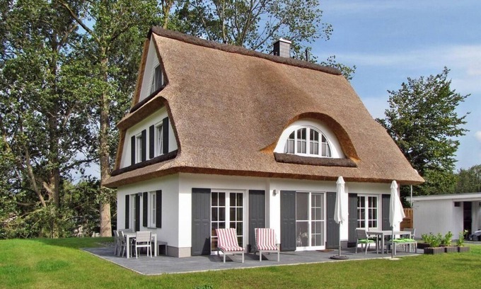 Glowe House | Holiday house Glowe for 1 - 10 persons with 5 bedrooms - Holiday house