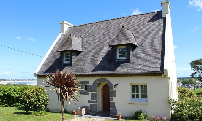 Goulven House | Holiday house Goulven for 1 - 8 persons with 5 bedrooms - Holiday home