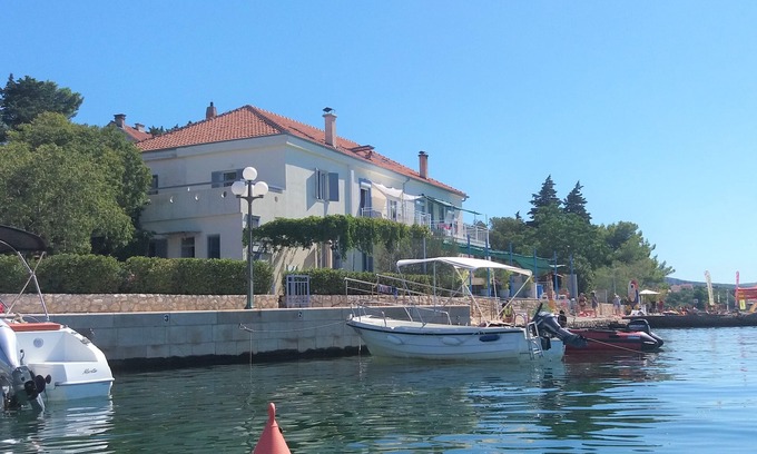 Maslenica House | Holiday House with Private Terrace. High speed Wi-Fi Internet.