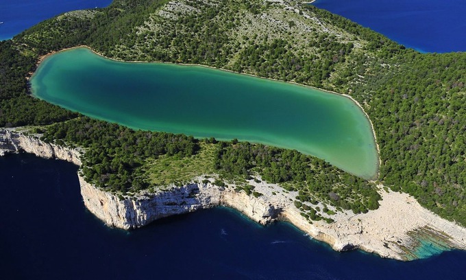 Veli Rat House | Holiday House in a quiet area,covered terrace