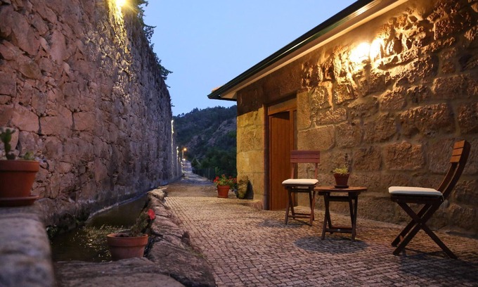 Varzea de Abrunhais House | Holiday House in Várzea De Abrunhais with Private Parking