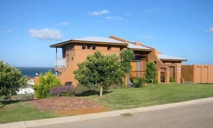 Wavecrest House | Holiday house Jeffreys Bay for 1 - 7 persons with 3 bedrooms - Luxury holiday home