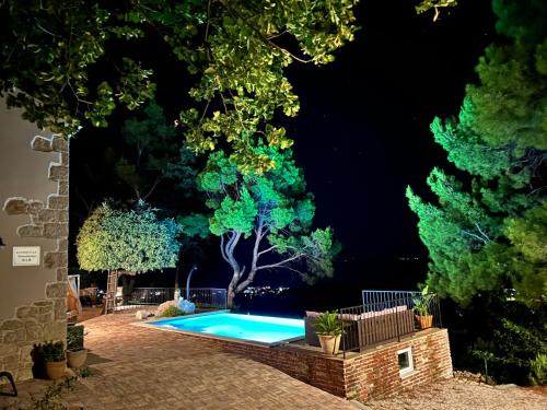 Mundanije House | Holiday house Pantovčak, secluded stone house with heated pool and unique view