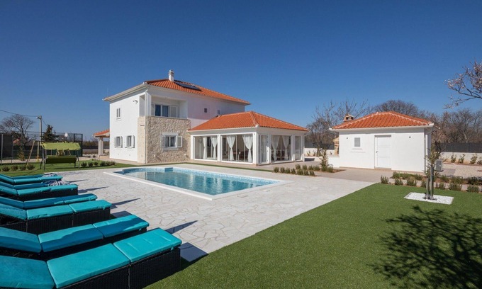 Velim House | Holiday house Pirovac for 1 - 11 persons with 4 bedrooms - Holiday house