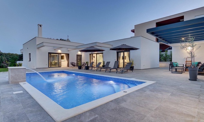 Pomer House | Holiday house Pjescana Uvala for 1 - 8 persons with 4 bedrooms - Holiday home