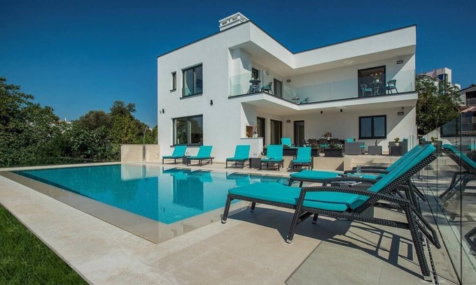 Pjescana Uvala House | Holiday house Pula for 1 - 10 persons with 4 bedrooms - Holiday home