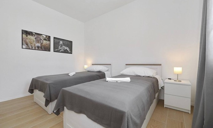Rovanjska House | Holiday house Rovanjska for 1 - 8 persons with 3 bedrooms - Detached holiday house