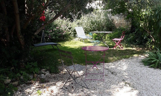 Rustrel Apartment | Holiday house with garden near the ocher