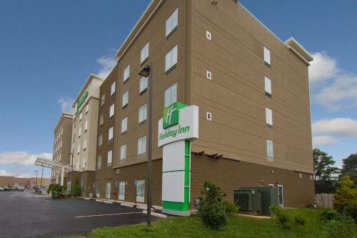Christiansburg Hotel | Holiday Inn Christiansburg Blacksburg by IHG