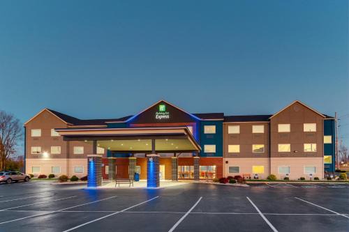 Monroe Hotel | Holiday Inn Express - Cincinnati North - Monroe by IHG