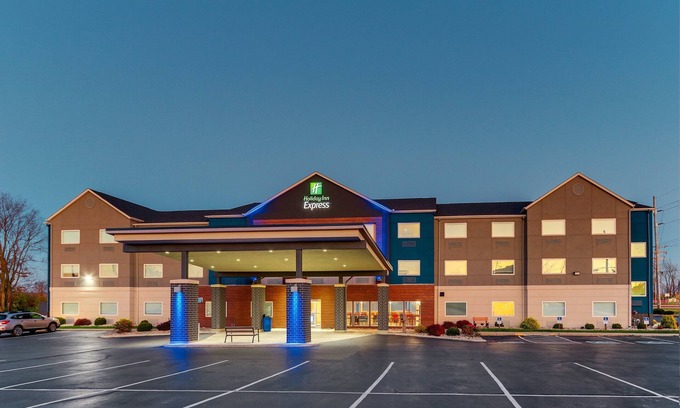 Monroe Hotel | Holiday Inn Express Cincinnati North - Monroe by IHG