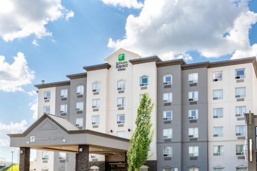 Northeast Edmonton Hotel | Holiday Inn Express Edmonton North by IHG