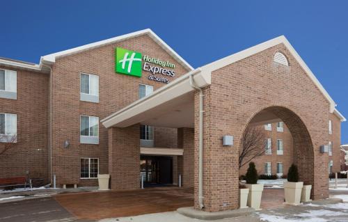 Sioux Falls Hotel | Holiday Inn Express Hotel & Suites Sioux Falls At Empire Mall by IHG