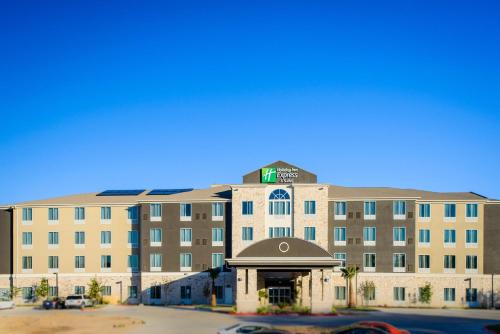 Gateway Hotel | Holiday Inn Express Hotel & Suites Austin NW - Arboretum Area by IHG