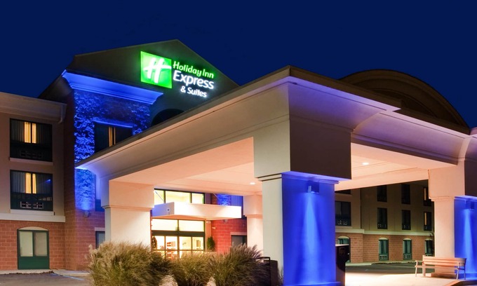 Drums Hotel | Holiday Inn Express Hotel & Suites Drums by IHG