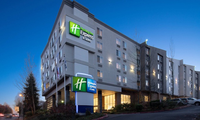 SeaTac Hotel | Holiday Inn Express Hotel & Suites SeaTac by IHG