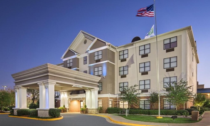 Byron Hotel | Holiday Inn Express Hotel & Suites Byron by IHG