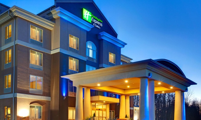Hamburg Hotel | Holiday Inn Express Hotel & Suites Hamburg by IHG