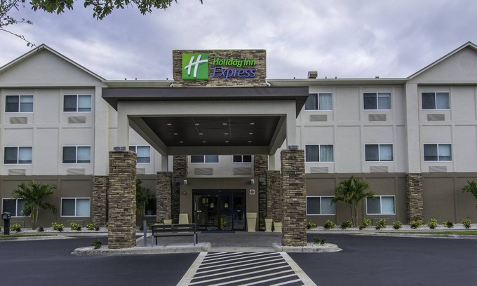 Rural Estates Hotel | Holiday Inn Express Naples South I-75 by IHG