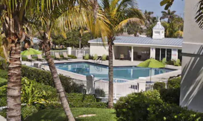 Juno Beach Hotel | Holiday Inn Express North Palm Beach-Oceanview by IHG