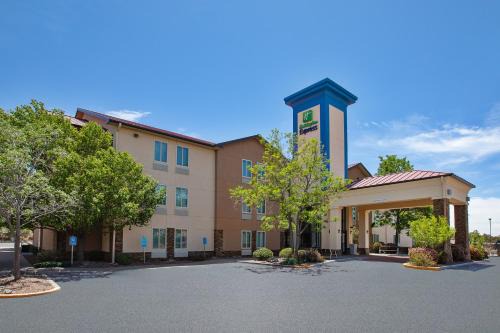 Tyrone Hotel | Holiday Inn Express Silver City by IHG