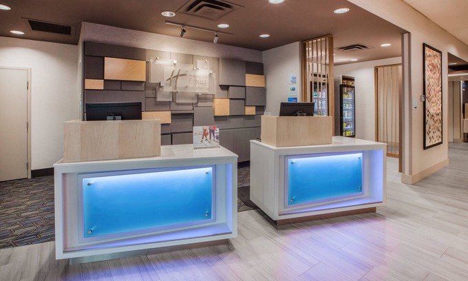 The Colony Hotel | Holiday Inn Express & Suites Plano - The Colony by IHG