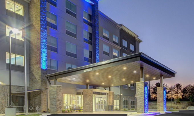 Charlotte Hotel | Holiday Inn Express & Suites Charlotte Southwest by IHG