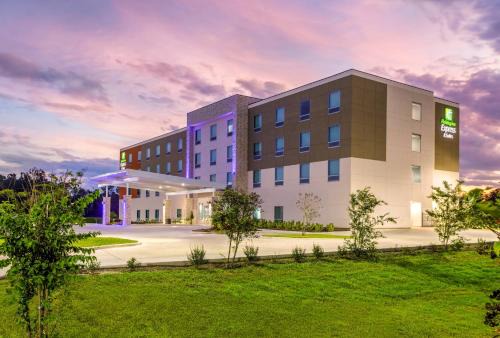 MacClenny Hotel | Holiday Inn Express & Suites Macclenny by IHG