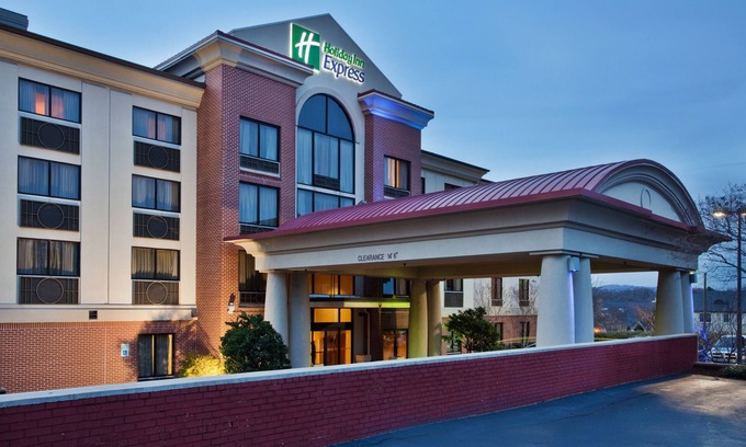 Greenville Downtown Hotel | Holiday Inn Express & Suites Greenville - Downtown by IHG