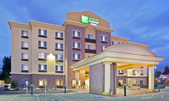 Lynnwood Hotel | Holiday Inn Express & Suites Seattle North - Lynnwood by IHG