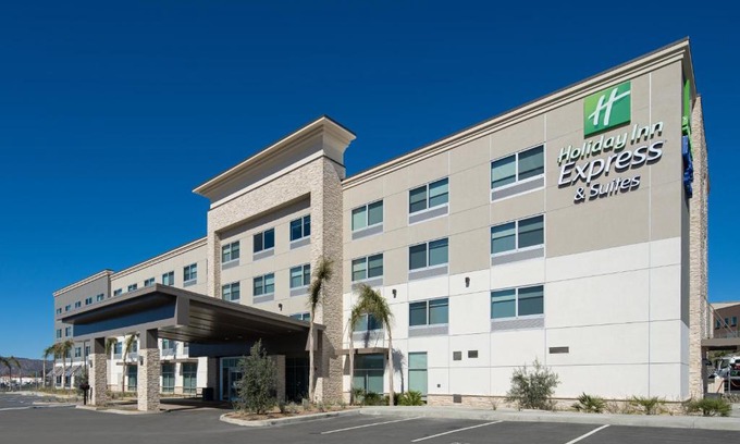 Temecula Hotel | Holiday Inn Express & Suites - Murrieta by IHG