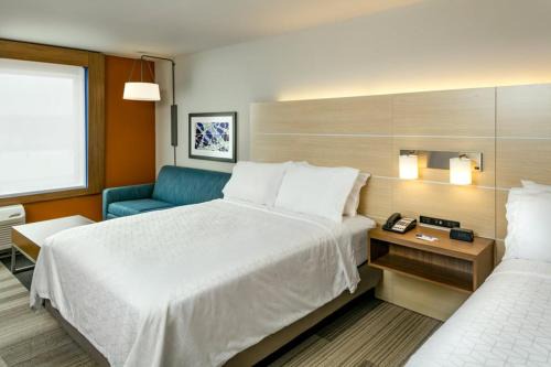 Medford Hotel | Holiday Inn Express & Suites - Medford by IHG