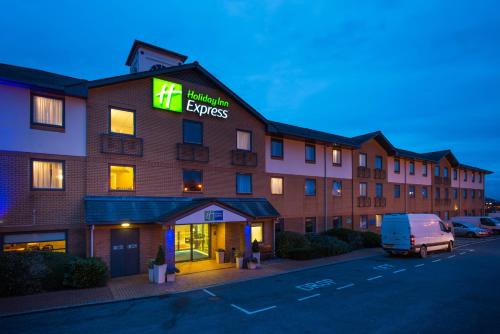 Llandarcy Hotel | Holiday Inn Express Swansea East by IHG